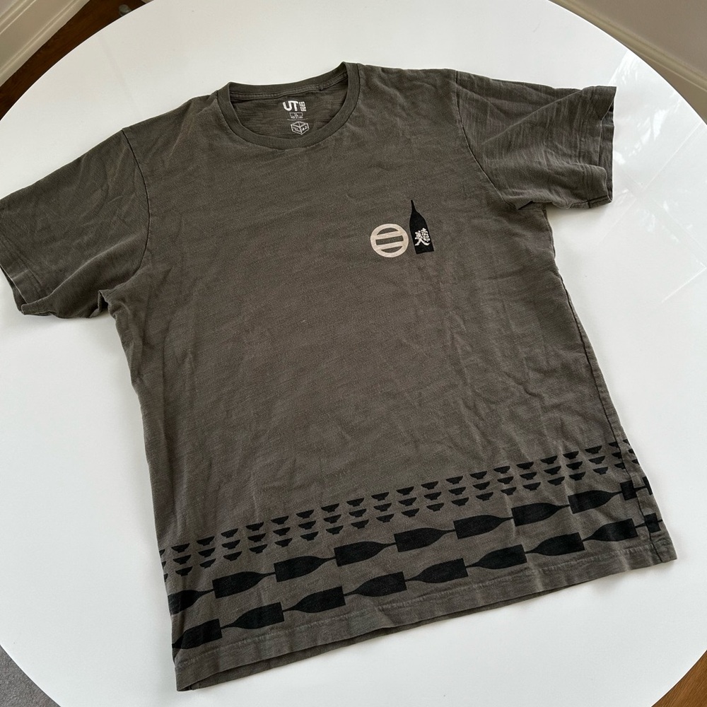 Uniqlo- Japan Sake T shirt